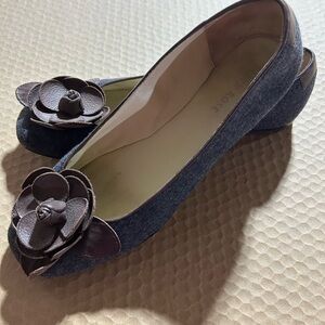 Taryn Rose Gray and Brown Floral Loafers